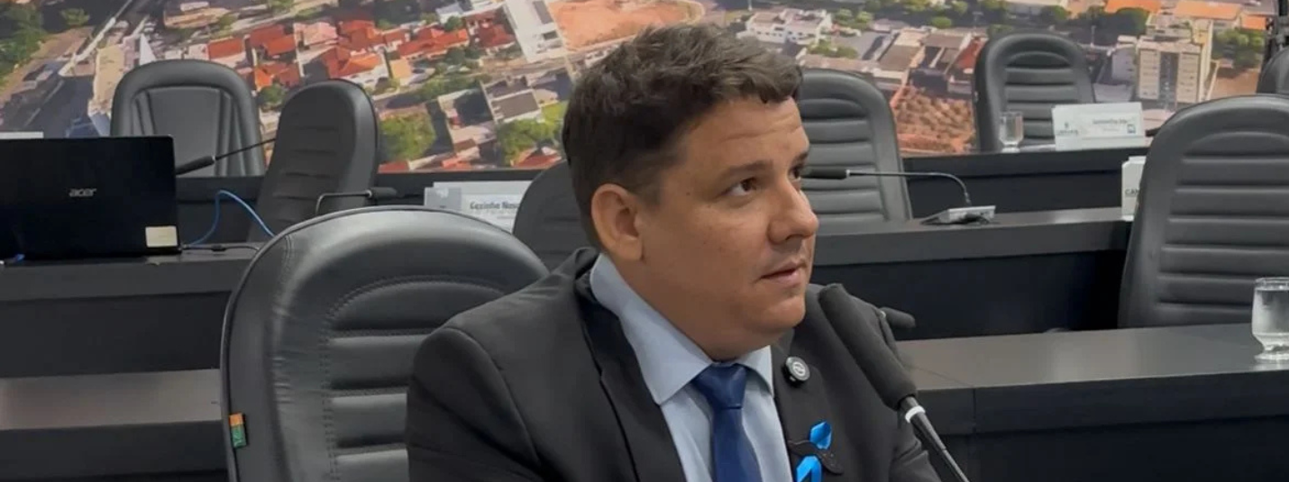 Vereador Alex Rodrigues destaca avanços em limpeza urbana, infraestrutura e iluminação durante o Pequeno Expediente